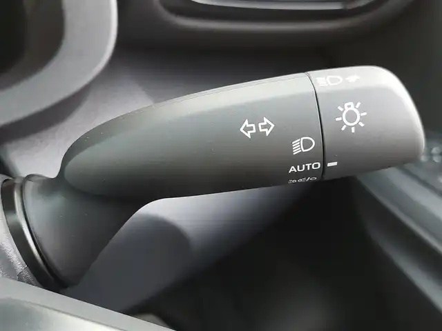 トヨタ ヤリスクロス ハイブリッド Z 東京都 2025(令7)年 0.1千km プラチナホワイトパールマイカ 登録済未使用車/純正ディスプレイオーディオ(コネクティッドナビ)/フルセグ/パノラミックビューモニター/ハーフレザーシート/シートヒーター/ステアリングヒーター/コーナーセンサー/Toyota Safety Sense/・プリクラッシュセーフティ/・レーントレーシングアシスト/・レーダークルーズコントロール/・アダプティブハイビームシステム/・オートマチックハイビーム/・ブラインドスポットモニター/LEDヘッドライト/スマートキー/純正18インチAW