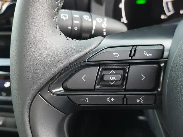 トヨタ ヤリスクロス ハイブリッド Z 東京都 2025(令7)年 0.1千km プラチナホワイトパールマイカ 登録済未使用車/純正ディスプレイオーディオ(コネクティッドナビ)/フルセグ/パノラミックビューモニター/ハーフレザーシート/シートヒーター/ステアリングヒーター/コーナーセンサー/Toyota Safety Sense/・プリクラッシュセーフティ/・レーントレーシングアシスト/・レーダークルーズコントロール/・アダプティブハイビームシステム/・オートマチックハイビーム/・ブラインドスポットモニター/LEDヘッドライト/スマートキー/純正18インチAW