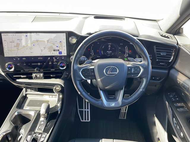 レクサス ＮＸ 350h Fスポーツ 三重県 2022(令4)年 4万km ホワイトノーヴァガラスフレーク 純正１４型ナビ　/全周囲　/ＢＳＭ　/ワイヤレス充電　/黒革 /パーキングアシスト　/ビルトインＥＴＣ２．０ /AC100V充電/パワーバックドア /前席シートヒーター /前席エアーシート /前席パワーシート /メモリシート/前後コーナーセンサー /レーダークルーズコントロール/レーンキープアシスト/衝突軽減ブレーキ/LEDヘッドライト/オートハイビーム/オートライト/純正フロアマット/電動格納ミラー/禁煙車