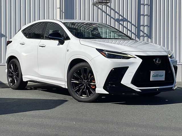レクサス ＮＸ 350h Fスポーツ 三重県 2022(令4)年 4万km ホワイトノーヴァガラスフレーク 純正１４型ナビ　/全周囲　/ＢＳＭ　/ワイヤレス充電　/黒革 /パーキングアシスト　/ビルトインＥＴＣ２．０ /AC100V充電/パワーバックドア /前席シートヒーター /前席エアーシート /前席パワーシート /メモリシート/前後コーナーセンサー /レーダークルーズコントロール/レーンキープアシスト/衝突軽減ブレーキ/LEDヘッドライト/オートハイビーム/オートライト/純正フロアマット/電動格納ミラー/禁煙車