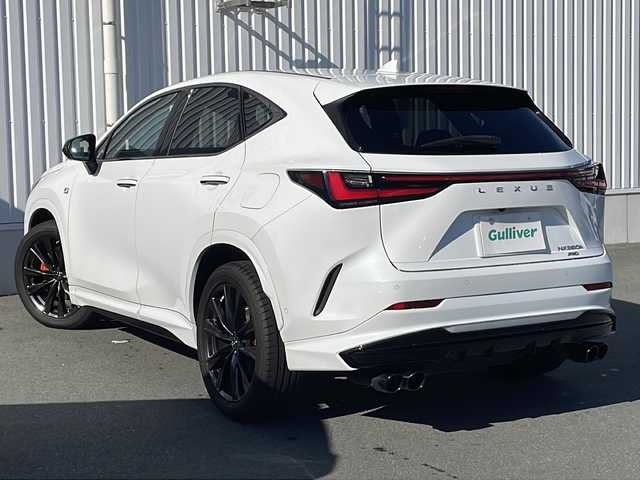 レクサス ＮＸ 350h Fスポーツ 三重県 2022(令4)年 4万km ホワイトノーヴァガラスフレーク 純正１４型ナビ　/全周囲　/ＢＳＭ　/ワイヤレス充電　/黒革 /パーキングアシスト　/ビルトインＥＴＣ２．０ /AC100V充電/パワーバックドア /前席シートヒーター /前席エアーシート /前席パワーシート /メモリシート/前後コーナーセンサー /レーダークルーズコントロール/レーンキープアシスト/衝突軽減ブレーキ/LEDヘッドライト/オートハイビーム/オートライト/純正フロアマット/電動格納ミラー/禁煙車