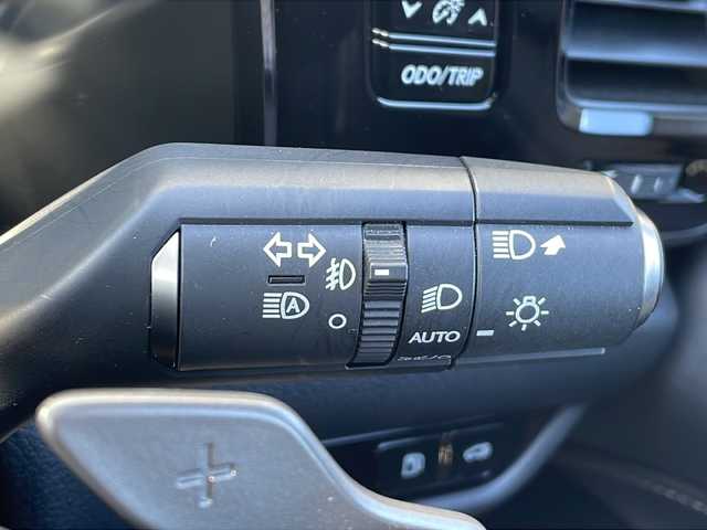 レクサス ＮＸ 350h Fスポーツ 三重県 2022(令4)年 4万km ホワイトノーヴァガラスフレーク 純正１４型ナビ　/全周囲　/ＢＳＭ　/ワイヤレス充電　/黒革 /パーキングアシスト　/ビルトインＥＴＣ２．０ /AC100V充電/パワーバックドア /前席シートヒーター /前席エアーシート /前席パワーシート /メモリシート/前後コーナーセンサー /レーダークルーズコントロール/レーンキープアシスト/衝突軽減ブレーキ/LEDヘッドライト/オートハイビーム/オートライト/純正フロアマット/電動格納ミラー/禁煙車
