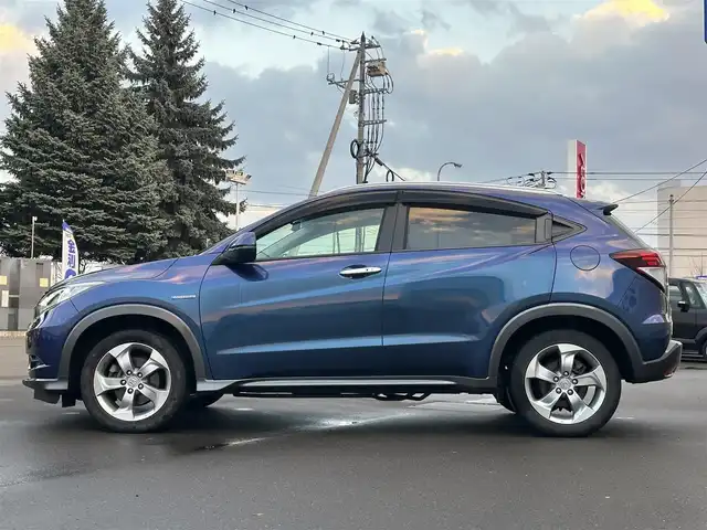 ホンダ ヴェゼル ハイブリッド X Lパッケージ 道北・旭川 2014(平26)年 12.5万km モルフォブルーP (株)IDOMが運営する【じしゃロン旭川店】の自社ローン専用車両になります。こちらは現金またはオートローンご利用時の価格です。自社ローンご希望の方は別途その旨お申付け下さい/　/・純正ナビ(CD/DVD/BT/SD/フルセグ)/・バックカメラ/・ETC/・レーダーブレーキ/・クルーズコントロール/・パドルシフト/・ステアリングリモコン/・両席シートヒーター/・電動格納ウィンカーミラー/・プッシュスタート/・スマートキー2個/・フォグランプ/・取扱説明書