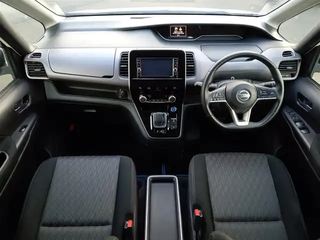 日産 セレナ e－パワー ハイウェイスター V 福井県 2020(令2)年 7.3万km ブリリアントホワイトパール 純正SDナビ/AM/FM/フルセグ/BT/USB/AUX/iPod/アラウンドビューモニター/両側パワースライドドア/後席フリップダウンモニター/エマージェンシーブレーキ/プロパイロット/インテリジェントパーキングアシスト/前後コーナーセンサー/クルーズコントロール/ETC/前方ドライブレコーダー/純正フロアマット/ダブル＋サイドエアバッグ/カーテンエアバッグ/LEDヘッドライト/スマートキー