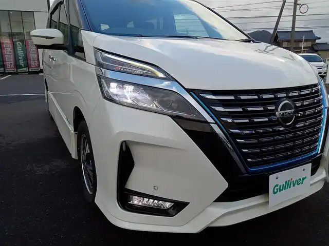 日産 セレナ e－パワー ハイウェイスター V 福井県 2020(令2)年 7.3万km ブリリアントホワイトパール 純正SDナビ/AM/FM/フルセグ/BT/USB/AUX/iPod/アラウンドビューモニター/両側パワースライドドア/後席フリップダウンモニター/エマージェンシーブレーキ/プロパイロット/インテリジェントパーキングアシスト/前後コーナーセンサー/クルーズコントロール/ETC/前方ドライブレコーダー/純正フロアマット/ダブル＋サイドエアバッグ/カーテンエアバッグ/LEDヘッドライト/スマートキー