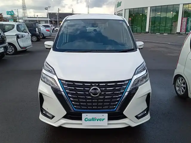 日産 セレナ e－パワー ハイウェイスター V 福井県 2020(令2)年 7.3万km ブリリアントホワイトパール 純正SDナビ/AM/FM/フルセグ/BT/USB/AUX/iPod/アラウンドビューモニター/両側パワースライドドア/後席フリップダウンモニター/エマージェンシーブレーキ/プロパイロット/インテリジェントパーキングアシスト/前後コーナーセンサー/クルーズコントロール/ETC/前方ドライブレコーダー/純正フロアマット/ダブル＋サイドエアバッグ/カーテンエアバッグ/LEDヘッドライト/スマートキー