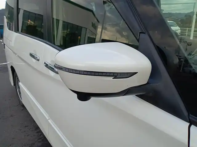 日産 セレナ e－パワー ハイウェイスター V 福井県 2020(令2)年 7.3万km ブリリアントホワイトパール 純正SDナビ/AM/FM/フルセグ/BT/USB/AUX/iPod/アラウンドビューモニター/両側パワースライドドア/後席フリップダウンモニター/エマージェンシーブレーキ/プロパイロット/インテリジェントパーキングアシスト/前後コーナーセンサー/クルーズコントロール/ETC/前方ドライブレコーダー/純正フロアマット/ダブル＋サイドエアバッグ/カーテンエアバッグ/LEDヘッドライト/スマートキー