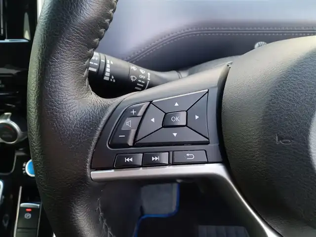 日産 セレナ e－パワー ハイウェイスター V 福井県 2020(令2)年 7.3万km ブリリアントホワイトパール 純正SDナビ/AM/FM/フルセグ/BT/USB/AUX/iPod/アラウンドビューモニター/両側パワースライドドア/後席フリップダウンモニター/エマージェンシーブレーキ/プロパイロット/インテリジェントパーキングアシスト/前後コーナーセンサー/クルーズコントロール/ETC/前方ドライブレコーダー/純正フロアマット/ダブル＋サイドエアバッグ/カーテンエアバッグ/LEDヘッドライト/スマートキー