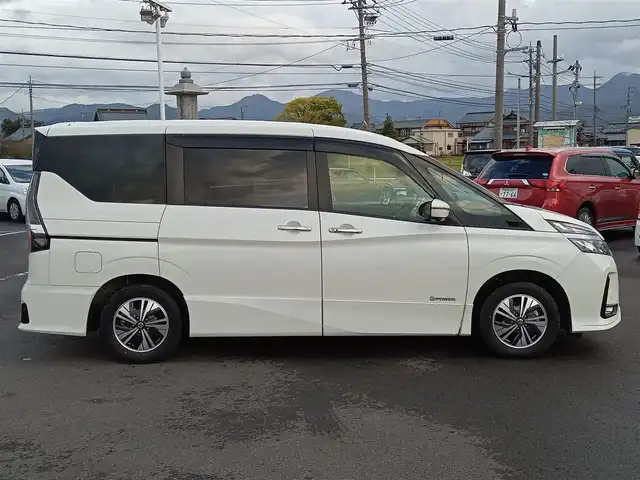 日産 セレナ e－パワー ハイウェイスター V 福井県 2020(令2)年 7.3万km ブリリアントホワイトパール 純正SDナビ/AM/FM/フルセグ/BT/USB/AUX/iPod/アラウンドビューモニター/両側パワースライドドア/後席フリップダウンモニター/エマージェンシーブレーキ/プロパイロット/インテリジェントパーキングアシスト/前後コーナーセンサー/クルーズコントロール/ETC/前方ドライブレコーダー/純正フロアマット/ダブル＋サイドエアバッグ/カーテンエアバッグ/LEDヘッドライト/スマートキー