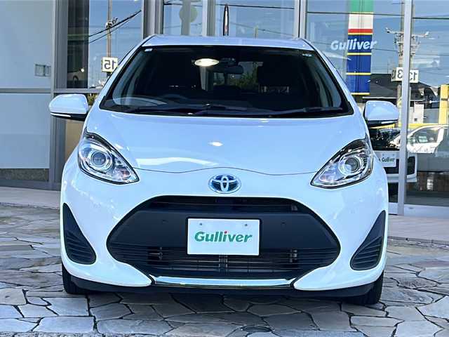 トヨタ アクア S 静岡県 2020(令2)年 2.6万km 白 純正ナビ（Bluetooth AM FM AUX）/前後コーナーセンサー/純正フロアマット/ビルトインETC/トヨタセーフティセンス/パワーステアリング/パワーウィンドウ/キノセンヘッドライト/レーンキープアシスト/横滑り防止装置/Wエアバッグ/リモコンキー/プリクラッシュセーフティ
