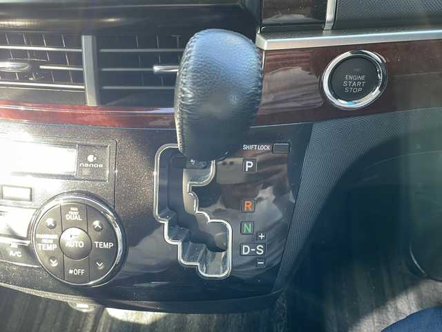 トヨタ エスティマ アエラス レザーパッケージ 大阪府 2013(平25)年 2.5万km ブラック 純正ナビ/バックカメラ/フルセグTV/純正フリップダウンモニター/両側パワースライドドア/前席シートヒーター/黒革シート/革巻きステアリング/HIDヘッドライト/フォグランプ/運転席パワーシート/純正マット/ドアバイザー/保証書/取扱説明書/スペアキー1本