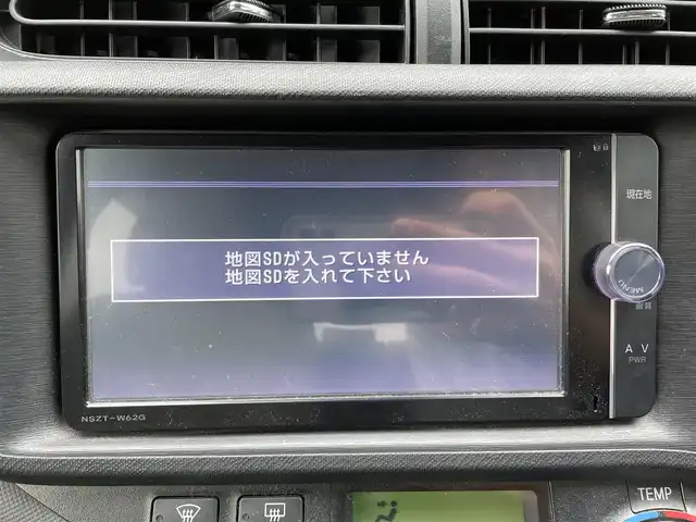 トヨタ アクア S 千葉県 2013(平25)年 4.2万km ライムホワイトパールクリスタルシャイン 純正メモリナビ/(BT/フルセグTV/CD/DVD/AM/FM)/ETC/フォグランプ/ウィンカーミラー/電動格納ミラー/TRD16インチAW/シートリフター/プッシュスタート/スマートキー/フロアマット/ドアバイザー/取扱説明書