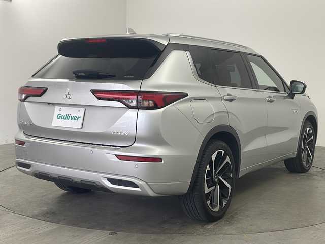三菱 アウトランダー ＰＨＥＶ P 兵庫県 2022(令4)年 5.1万km スターリングシルバーM ・ワンオーナー車/・サンルーフ/・ルーフレール/・e-Ａｓｓｉｓｔ/・ふらつき警報/・標識認識システム/・後側方衝突被害防止支援システム/・後側方車両検知警報システム/・マイパイロット/・レーダークルーズコントロール/・車線維持支援機能/・純正ナビ＆TV＆BT＆USB＆AppleCarPlay/・マルチアラウンドモニター　移動物検知機能/・アダプティブLEDヘッドライト/・デジタルルームミラー/・ステアリングヒーター/・前後ドライブレコーダー/・ヘッドアップディスプレイ/・BSM/・エレクトリックテールゲート（ハンズフリー・停止位置メモリー機能付）/・20インチアルミホイール（2トーン切削光輝仕上げ）/・運転席＆助手席シートヒーター（座面・背もたれ面）/・リヤシートヒーター（座面・背もたれ面）/・電動パーキングブレーキ/ブレーキオートホールド/・寒冷地仕様［リヤヒーターダクト、ヒーテッドドアミラー、寒冷地仕様ラジエータークーラント