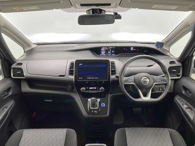 日産 セレナ e－パワー ハイウェイスター V 宮崎県 2020(令2)年 6万km ダイヤモンドブラック エマ―ジェンシーブレーキ/LDW（車線逸脱警報）/LDP（車線逸脱防止支援）/BSW（後側方車両検知警報）/BSI（後側方衝突防止支援）/速度標識表示/道路標識表示/クリアランスソナー/オートマチックハイビーム/ふらつき警報/純正10インチSDナビ/フルセグTV/CD/DVD/Bluetooth/アラウンドビューモニター/両側パワースライドドア/ハンズフリーオートスライドドア/LEDヘッドライト/ビルトインETC/前後ドライブレコーダー/純正16インチAW/保証書/取扱説明書