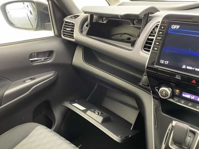 日産 セレナ e－パワー ハイウェイスター V 宮崎県 2020(令2)年 6万km ダイヤモンドブラック エマ―ジェンシーブレーキ/LDW（車線逸脱警報）/LDP（車線逸脱防止支援）/BSW（後側方車両検知警報）/BSI（後側方衝突防止支援）/速度標識表示/道路標識表示/クリアランスソナー/オートマチックハイビーム/ふらつき警報/純正10インチSDナビ/フルセグTV/CD/DVD/Bluetooth/アラウンドビューモニター/両側パワースライドドア/ハンズフリーオートスライドドア/LEDヘッドライト/ビルトインETC/前後ドライブレコーダー/純正16インチAW/保証書/取扱説明書