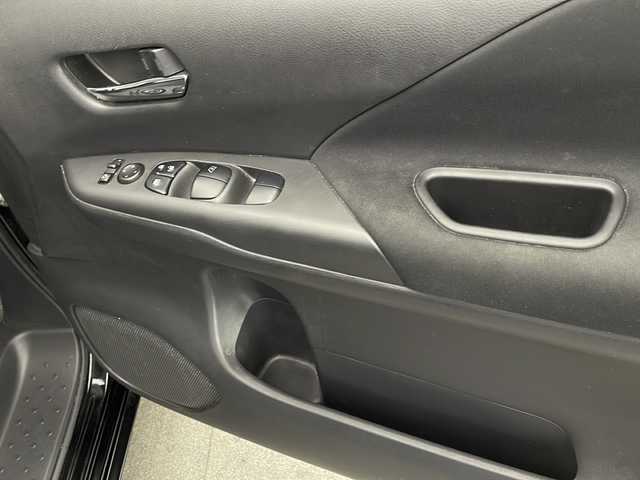日産 セレナ e－パワー ハイウェイスター V 宮崎県 2020(令2)年 6万km ダイヤモンドブラック エマ―ジェンシーブレーキ/LDW（車線逸脱警報）/LDP（車線逸脱防止支援）/BSW（後側方車両検知警報）/BSI（後側方衝突防止支援）/速度標識表示/道路標識表示/クリアランスソナー/オートマチックハイビーム/ふらつき警報/純正10インチSDナビ/フルセグTV/CD/DVD/Bluetooth/アラウンドビューモニター/両側パワースライドドア/ハンズフリーオートスライドドア/LEDヘッドライト/ビルトインETC/前後ドライブレコーダー/純正16インチAW/保証書/取扱説明書