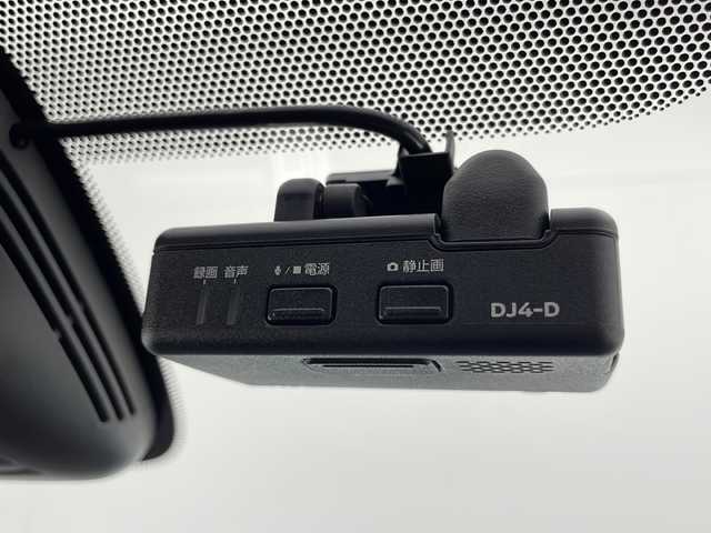 日産 セレナ e－パワー ハイウェイスター V 宮崎県 2020(令2)年 6万km ダイヤモンドブラック エマ―ジェンシーブレーキ/LDW（車線逸脱警報）/LDP（車線逸脱防止支援）/BSW（後側方車両検知警報）/BSI（後側方衝突防止支援）/速度標識表示/道路標識表示/クリアランスソナー/オートマチックハイビーム/ふらつき警報/純正10インチSDナビ/フルセグTV/CD/DVD/Bluetooth/アラウンドビューモニター/両側パワースライドドア/ハンズフリーオートスライドドア/LEDヘッドライト/ビルトインETC/前後ドライブレコーダー/純正16インチAW/保証書/取扱説明書