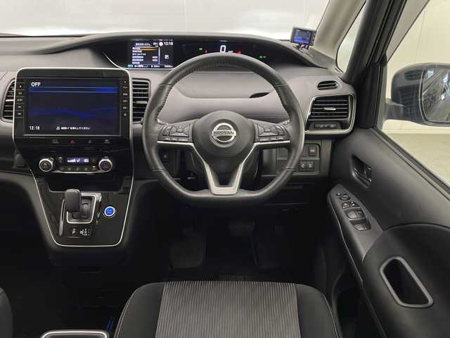日産 セレナ e－パワー ハイウェイスター V 宮崎県 2020(令2)年 6万km ダイヤモンドブラック エマ―ジェンシーブレーキ/LDW（車線逸脱警報）/LDP（車線逸脱防止支援）/BSW（後側方車両検知警報）/BSI（後側方衝突防止支援）/速度標識表示/道路標識表示/クリアランスソナー/オートマチックハイビーム/ふらつき警報/純正10インチSDナビ/フルセグTV/CD/DVD/Bluetooth/アラウンドビューモニター/両側パワースライドドア/ハンズフリーオートスライドドア/LEDヘッドライト/ビルトインETC/前後ドライブレコーダー/純正16インチAW/保証書/取扱説明書
