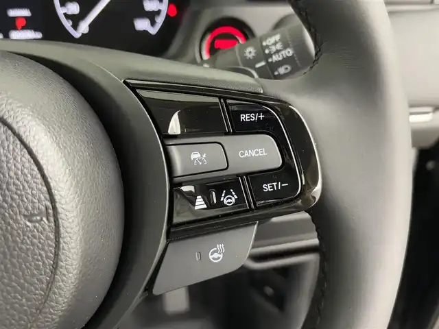 ホンダ ヴェゼル ハイブリッド e:HEV Z 埼玉県 2025(令7)年 0.1千km クリスタルブラックパール Honda CONNECTディスプレイオーディオ/（BT/Apple CarPlay/Android Auto/フルセグTV）/バックカメラ/ホンダセンシング/・衝突被害軽減ブレーキ/・誤発進抑制機能/・路外逸脱抑制機能/・アダプティブクルーズコントロール/ハーフレザーシート/シートヒーター/ハンドルヒーター/ETC2.0車載器/ワイヤレス充電器/フロントグリルベルリナブラック(41250円)