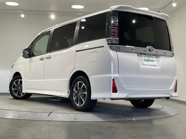 トヨタ ヴォクシー ZS 煌Ⅱ 愛知県 2020(令2)年 3.8万km ホワイトパールクリスタルシャイン 9インチナビ/（Bluetooth/フルセグTV/SD/AM/FM）/両側電動スライドドア/トヨタセーフティセンス/　‐衝突軽減ブレーキ/　‐車線はみ出しアラート/　‐オートマチックハイビーム/LEDオートライト/バックカメラ/純正16インチAW/コーナーセンサー/プッシュスタートボタン/後席サンシェード