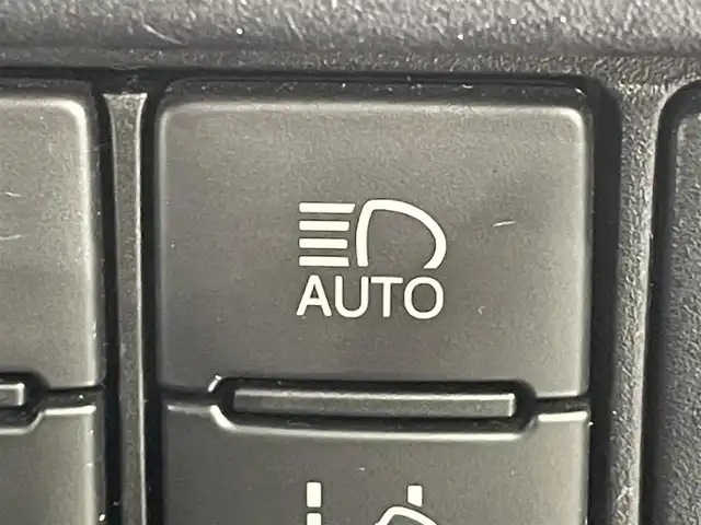 トヨタ ヴォクシー ZS 煌Ⅱ 愛知県 2020(令2)年 3.8万km ホワイトパールクリスタルシャイン 9インチナビ/（Bluetooth/フルセグTV/SD/AM/FM）/両側電動スライドドア/トヨタセーフティセンス/　‐衝突軽減ブレーキ/　‐車線はみ出しアラート/　‐オートマチックハイビーム/LEDオートライト/バックカメラ/純正16インチAW/コーナーセンサー/プッシュスタートボタン/後席サンシェード