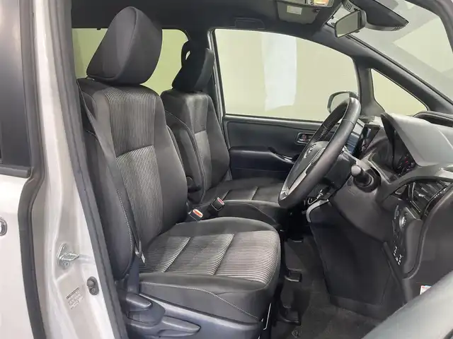 トヨタ ヴォクシー ZS 煌Ⅱ 愛知県 2020(令2)年 3.8万km ホワイトパールクリスタルシャイン 9インチナビ/（Bluetooth/フルセグTV/SD/AM/FM）/両側電動スライドドア/トヨタセーフティセンス/　‐衝突軽減ブレーキ/　‐車線はみ出しアラート/　‐オートマチックハイビーム/LEDオートライト/バックカメラ/純正16インチAW/コーナーセンサー/プッシュスタートボタン/後席サンシェード