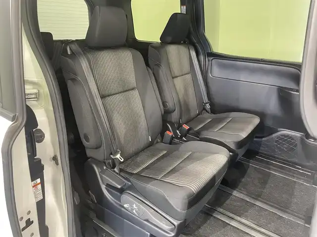 トヨタ ヴォクシー ZS 煌Ⅱ 愛知県 2020(令2)年 3.8万km ホワイトパールクリスタルシャイン 9インチナビ/（Bluetooth/フルセグTV/SD/AM/FM）/両側電動スライドドア/トヨタセーフティセンス/　‐衝突軽減ブレーキ/　‐車線はみ出しアラート/　‐オートマチックハイビーム/LEDオートライト/バックカメラ/純正16インチAW/コーナーセンサー/プッシュスタートボタン/後席サンシェード