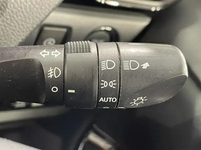 トヨタ ヴォクシー ZS 煌Ⅱ 愛知県 2020(令2)年 3.8万km ホワイトパールクリスタルシャイン 9インチナビ/（Bluetooth/フルセグTV/SD/AM/FM）/両側電動スライドドア/トヨタセーフティセンス/　‐衝突軽減ブレーキ/　‐車線はみ出しアラート/　‐オートマチックハイビーム/LEDオートライト/バックカメラ/純正16インチAW/コーナーセンサー/プッシュスタートボタン/後席サンシェード