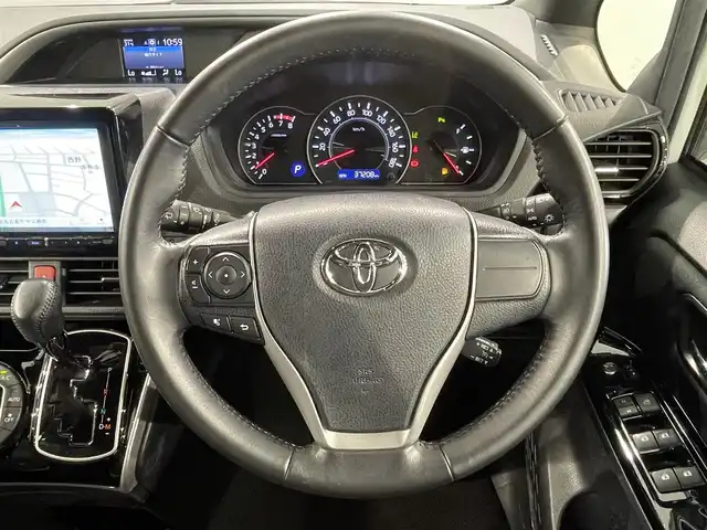 トヨタ ヴォクシー ZS 煌Ⅱ 愛知県 2020(令2)年 3.8万km ホワイトパールクリスタルシャイン 9インチナビ/（Bluetooth/フルセグTV/SD/AM/FM）/両側電動スライドドア/トヨタセーフティセンス/　‐衝突軽減ブレーキ/　‐車線はみ出しアラート/　‐オートマチックハイビーム/LEDオートライト/バックカメラ/純正16インチAW/コーナーセンサー/プッシュスタートボタン/後席サンシェード