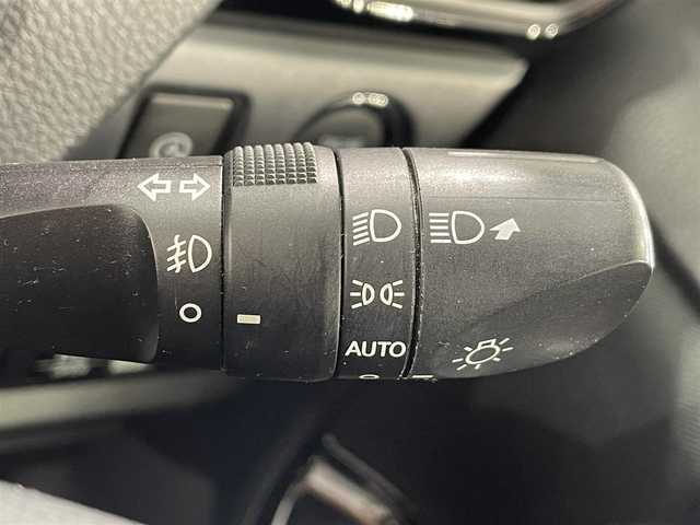 トヨタ ヴォクシー ZS 煌Ⅱ 愛知県 2020(令2)年 3.8万km ホワイトパールクリスタルシャイン 9インチナビ/（Bluetooth/フルセグTV/SD/AM/FM）/両側電動スライドドア/トヨタセーフティセンス/　‐衝突軽減ブレーキ/　‐車線はみ出しアラート/　‐オートマチックハイビーム/LEDオートライト/バックカメラ/純正16インチAW/コーナーセンサー/プッシュスタートボタン/後席サンシェード