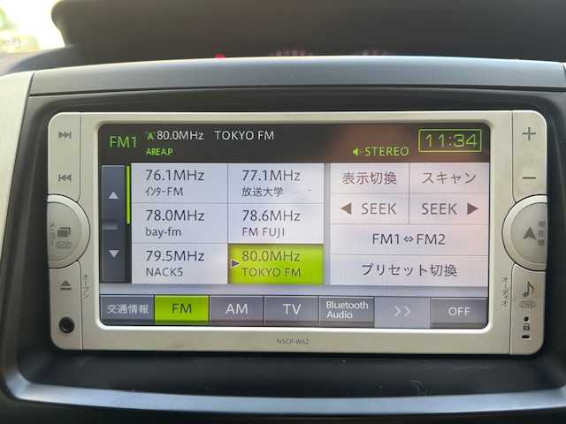 トヨタ ノア Si 東京都 2013(平25)年 3.9万km ホワイトパールクリスタルシャイン 社外ナビ(CD・TV・FM・AM・SDカード・Bluetooth)/フリップダウンモニター/両側パワースライドドア/バックカメラ/ETC/純正フロアマット/スペアキー/ドアバイザー/取扱説明書/保証書/記録簿