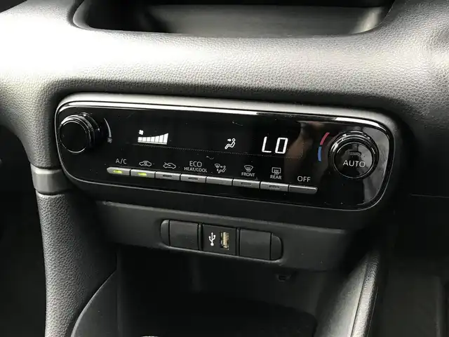 トヨタ ヤリス ハイブリッド X 鳥取県 2021(令3)年 4.9万km シルバーM 純正ナビ/BT/Miracast/USB/バックカメラ/ETC/トヨタセーフティセンス/レーンキープアシスト/レーダークルーズコントロール/前後クリアランスソナー/ドライブレコーダー/オートハイビーム/フロアマット/ドアバイザー/スペアキー