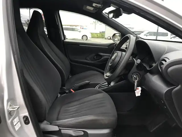 トヨタ ヤリス ハイブリッド X 鳥取県 2021(令3)年 4.9万km シルバーM 純正ナビ/BT/Miracast/USB/バックカメラ/ETC/トヨタセーフティセンス/レーンキープアシスト/レーダークルーズコントロール/前後クリアランスソナー/ドライブレコーダー/オートハイビーム/フロアマット/ドアバイザー/スペアキー