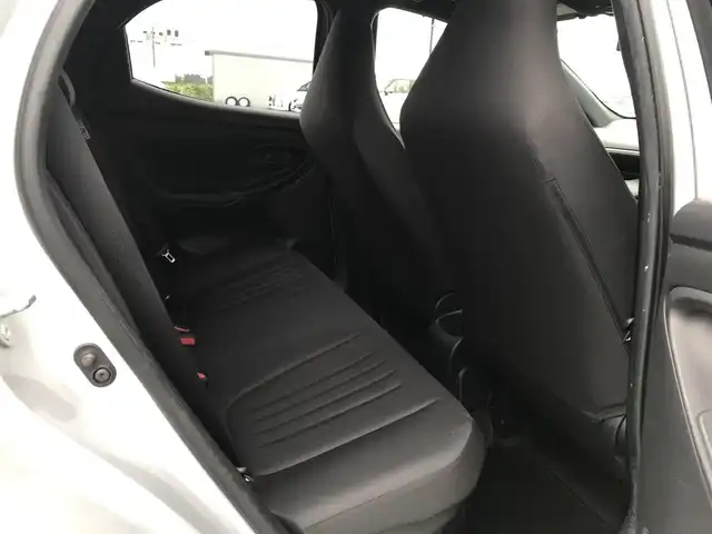 トヨタ ヤリス ハイブリッド X 鳥取県 2021(令3)年 4.9万km シルバーM 純正ナビ/BT/Miracast/USB/バックカメラ/ETC/トヨタセーフティセンス/レーンキープアシスト/レーダークルーズコントロール/前後クリアランスソナー/ドライブレコーダー/オートハイビーム/フロアマット/ドアバイザー/スペアキー