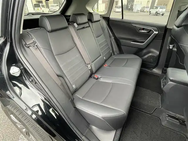 トヨタ ＲＡＶ４ G 道央・札幌 2022(令4)年 3.1万km アティチュードブラックマイカ ４WD/ワンオーナー/寒冷地仕様/純正メーカーナビ/AM/FM/BT/フルセグ/トヨタセーフティセンス/プリクラッシュセーフティ/横滑り防止装置/レーダークルーズコントロール/レーンキープアシスト/クリアランスソナー/ブラインドスポットモニター/パーキングサポートブレーキ/リアクロストラフィックアラート/ロードサインアシスト/パノラミックビューモニター/ビルトインETC/ドライブレコーダー/ワイパーデアイサー/DRIVEMODE切替/パワーバックドア/D席パワーシート/D席メモリーシート/前席シートヒーター/前席エアシート/レザーシート/革巻きステアリング/ステアリングリモコン/ハンドルヒーター/AC100V/デジタルインナーミラー/電動パーキング/ブレーキホールド/MTモード付AT/プッシュスタート/スマートキー/純正リモートスタート/LEDヘッドライト/オートライト/オートマチックハイビーム/フォグランプ/電動格納ミラー/ウィンカーミラー/純正フロアマット/ドアバイザー/スペアキー