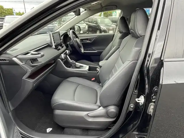 トヨタ ＲＡＶ４ G 道央・札幌 2022(令4)年 3.1万km アティチュードブラックマイカ ４WD/ワンオーナー/寒冷地仕様/純正メーカーナビ/AM/FM/BT/フルセグ/トヨタセーフティセンス/プリクラッシュセーフティ/横滑り防止装置/レーダークルーズコントロール/レーンキープアシスト/クリアランスソナー/ブラインドスポットモニター/パーキングサポートブレーキ/リアクロストラフィックアラート/ロードサインアシスト/パノラミックビューモニター/ビルトインETC/ドライブレコーダー/ワイパーデアイサー/DRIVEMODE切替/パワーバックドア/D席パワーシート/D席メモリーシート/前席シートヒーター/前席エアシート/レザーシート/革巻きステアリング/ステアリングリモコン/ハンドルヒーター/AC100V/デジタルインナーミラー/電動パーキング/ブレーキホールド/MTモード付AT/プッシュスタート/スマートキー/純正リモートスタート/LEDヘッドライト/オートライト/オートマチックハイビーム/フォグランプ/電動格納ミラー/ウィンカーミラー/純正フロアマット/ドアバイザー/スペアキー