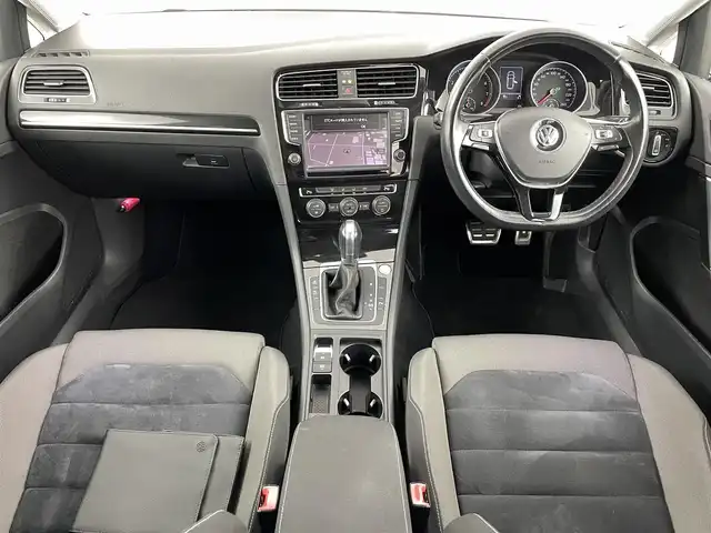 フォルクスワーゲン ゴルフ ヴァリアント TSI ハイライン BMテクノ 福島県 2014(平26)年 8.6万km ディープブラックパールエフェクト プリクラッシュブレーキ/・プロアクティブオキュパントプロテクション/・マルチコリジョンブレーキ/・ドライバー疲労検知/・パークディスタンスコントロール/純正7.5インチナビ/・BT/USB/AUX/SD/CD/DVD/ETC/電子パーキング/・オートホールド/・MTモード付AT/革ステアリング/・ステアリングリモコン/・パドルシフト/プッシュスタート/・スマートキー/LEDヘッドライト/・フォグランプ/・オートライト/・オートハイビーム/ウィンカーミラー/・オートミラー/・ミラーヒーター/ルーフレール/純正フロアマット/純正17インチアルミホイール