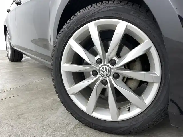 フォルクスワーゲン ゴルフ ヴァリアント TSI ハイライン BMテクノ 福島県 2014(平26)年 8.6万km ディープブラックパールエフェクト プリクラッシュブレーキ/・プロアクティブオキュパントプロテクション/・マルチコリジョンブレーキ/・ドライバー疲労検知/・パークディスタンスコントロール/純正7.5インチナビ/・BT/USB/AUX/SD/CD/DVD/ETC/電子パーキング/・オートホールド/・MTモード付AT/革ステアリング/・ステアリングリモコン/・パドルシフト/プッシュスタート/・スマートキー/LEDヘッドライト/・フォグランプ/・オートライト/・オートハイビーム/ウィンカーミラー/・オートミラー/・ミラーヒーター/ルーフレール/純正フロアマット/純正17インチアルミホイール