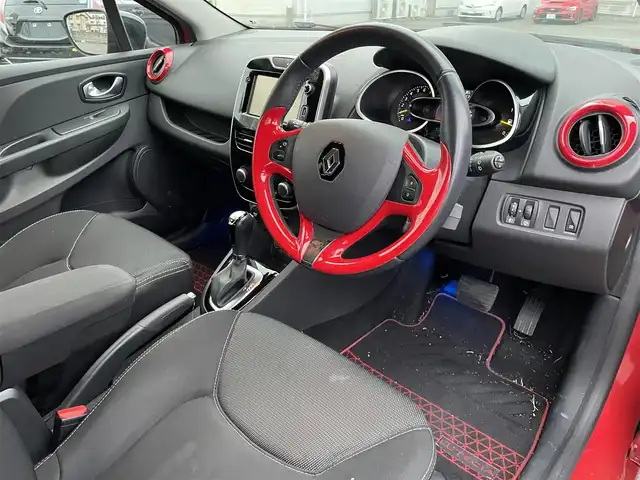 ルノー ルーテシア ゼン 静岡県 2016(平28)年 8.4万km 赤 純正ディスプレイオーディオ/ラジオ/Bluetooth/純正16インチアルミホイール/キーレス/プッシュスタート/ETC/新車時保証書/取扱説明書