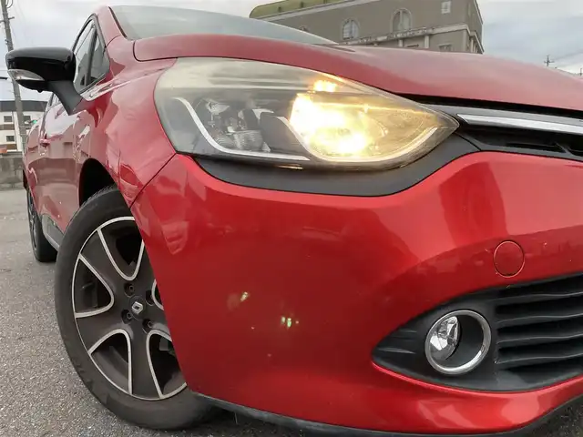 ルノー ルーテシア ゼン 静岡県 2016(平28)年 8.4万km 赤 純正ディスプレイオーディオ/ラジオ/Bluetooth/純正16インチアルミホイール/キーレス/プッシュスタート/ETC/新車時保証書/取扱説明書