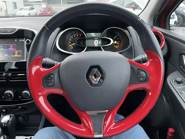 ルノー ルーテシア ゼン 静岡県 2016(平28)年 8.4万km 赤 純正ディスプレイオーディオ/ラジオ/Bluetooth/純正16インチアルミホイール/キーレス/プッシュスタート/ETC/新車時保証書/取扱説明書