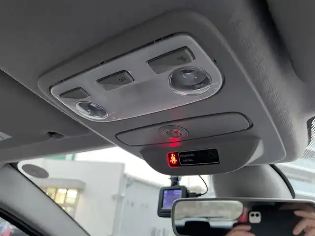 ルノー ルーテシア ゼン 静岡県 2016(平28)年 8.4万km 赤 純正ディスプレイオーディオ/ラジオ/Bluetooth/純正16インチアルミホイール/キーレス/プッシュスタート/ETC/新車時保証書/取扱説明書