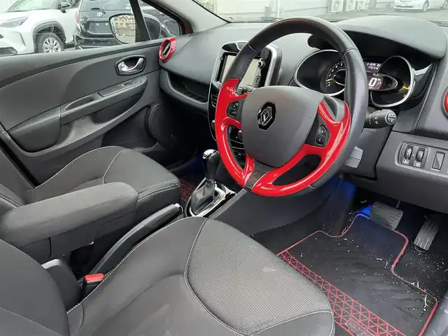 ルノー ルーテシア ゼン 静岡県 2016(平28)年 8.4万km 赤 純正ディスプレイオーディオ/ラジオ/Bluetooth/純正16インチアルミホイール/キーレス/プッシュスタート/ETC/新車時保証書/取扱説明書