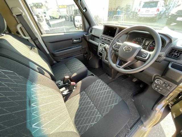 ダイハツ アトレー バン RS 岩手県 2025(令7)年 0.1千km オフビートカーキM 両側パワースライドドア　/４ｃｍリフトアップ　/ＬＥＤヘッドライト　/レーダークルコン　/前後コーナーセンサー　/電動格納ミラー　/４ＷＤ　/アイドリングストップ　/ターボ車　/フルフラット　/オートライト/社外AW/ホワイトレタータイヤ/バックカメラ付き