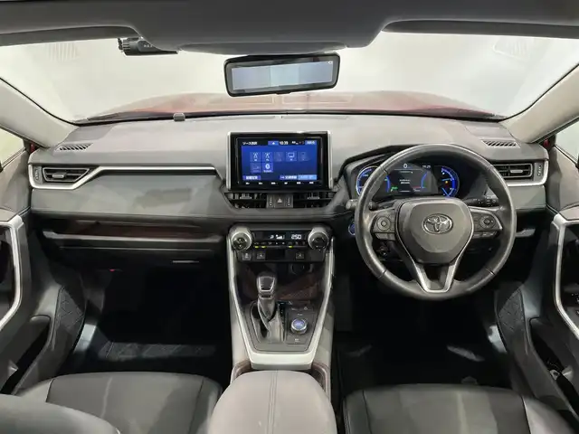 トヨタ ＲＡＶ４ ハイブリッドG 愛知県 2019(令1)年 6万km センシュアルレッドマイカ 純正９インチナビ/サンルーフ/プリクラッシュセーフティ/レーダークルーズコントロール/ブラインドスポットモニター/クリアランスソナー/レーントレーシングアシスト/パワーバックドア/電動パーキングアシスト/ブレーキホールド/レザーシート/パワーシート【メモリー機能付】/シートヒーター/ハンドルヒーター/バックカメラ/デジタルインナーミラー/前後ドライブレコーダー/ビルトインＥＴＣ2.0/アクセサリーソケット/オートハイビーム/LEDヘッドライト/純正フロアマット/純正18インチアルミホイール
