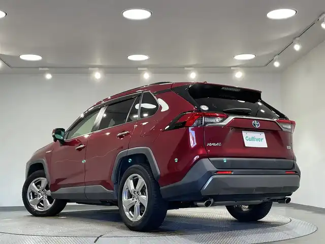 トヨタ ＲＡＶ４ ハイブリッドG 愛知県 2019(令1)年 6万km センシュアルレッドマイカ 純正９インチナビ/サンルーフ/プリクラッシュセーフティ/レーダークルーズコントロール/ブラインドスポットモニター/クリアランスソナー/レーントレーシングアシスト/パワーバックドア/電動パーキングアシスト/ブレーキホールド/レザーシート/パワーシート【メモリー機能付】/シートヒーター/ハンドルヒーター/バックカメラ/デジタルインナーミラー/前後ドライブレコーダー/ビルトインＥＴＣ2.0/アクセサリーソケット/オートハイビーム/LEDヘッドライト/純正フロアマット/純正18インチアルミホイール