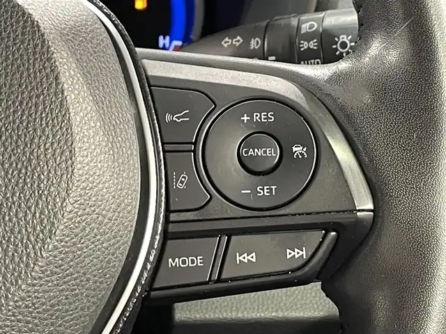 トヨタ ＲＡＶ４ ハイブリッドG 愛知県 2019(令1)年 6万km センシュアルレッドマイカ 純正９インチナビ/サンルーフ/プリクラッシュセーフティ/レーダークルーズコントロール/ブラインドスポットモニター/クリアランスソナー/レーントレーシングアシスト/パワーバックドア/電動パーキングアシスト/ブレーキホールド/レザーシート/パワーシート【メモリー機能付】/シートヒーター/ハンドルヒーター/バックカメラ/デジタルインナーミラー/前後ドライブレコーダー/ビルトインＥＴＣ2.0/アクセサリーソケット/オートハイビーム/LEDヘッドライト/純正フロアマット/純正18インチアルミホイール