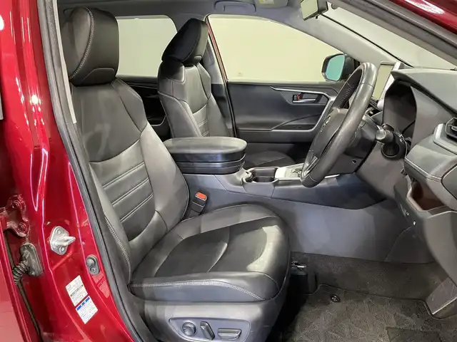 トヨタ ＲＡＶ４ ハイブリッドG 愛知県 2019(令1)年 6万km センシュアルレッドマイカ 純正９インチナビ/サンルーフ/プリクラッシュセーフティ/レーダークルーズコントロール/ブラインドスポットモニター/クリアランスソナー/レーントレーシングアシスト/パワーバックドア/電動パーキングアシスト/ブレーキホールド/レザーシート/パワーシート【メモリー機能付】/シートヒーター/ハンドルヒーター/バックカメラ/デジタルインナーミラー/前後ドライブレコーダー/ビルトインＥＴＣ2.0/アクセサリーソケット/オートハイビーム/LEDヘッドライト/純正フロアマット/純正18インチアルミホイール