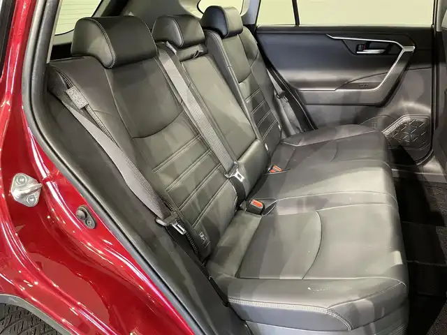 トヨタ ＲＡＶ４ ハイブリッドG 愛知県 2019(令1)年 6万km センシュアルレッドマイカ 純正９インチナビ/サンルーフ/プリクラッシュセーフティ/レーダークルーズコントロール/ブラインドスポットモニター/クリアランスソナー/レーントレーシングアシスト/パワーバックドア/電動パーキングアシスト/ブレーキホールド/レザーシート/パワーシート【メモリー機能付】/シートヒーター/ハンドルヒーター/バックカメラ/デジタルインナーミラー/前後ドライブレコーダー/ビルトインＥＴＣ2.0/アクセサリーソケット/オートハイビーム/LEDヘッドライト/純正フロアマット/純正18インチアルミホイール