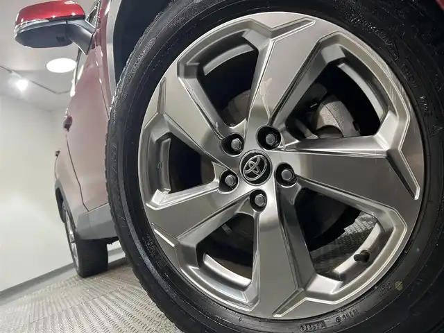 トヨタ ＲＡＶ４ ハイブリッドG 愛知県 2019(令1)年 6万km センシュアルレッドマイカ 純正９インチナビ/サンルーフ/プリクラッシュセーフティ/レーダークルーズコントロール/ブラインドスポットモニター/クリアランスソナー/レーントレーシングアシスト/パワーバックドア/電動パーキングアシスト/ブレーキホールド/レザーシート/パワーシート【メモリー機能付】/シートヒーター/ハンドルヒーター/バックカメラ/デジタルインナーミラー/前後ドライブレコーダー/ビルトインＥＴＣ2.0/アクセサリーソケット/オートハイビーム/LEDヘッドライト/純正フロアマット/純正18インチアルミホイール